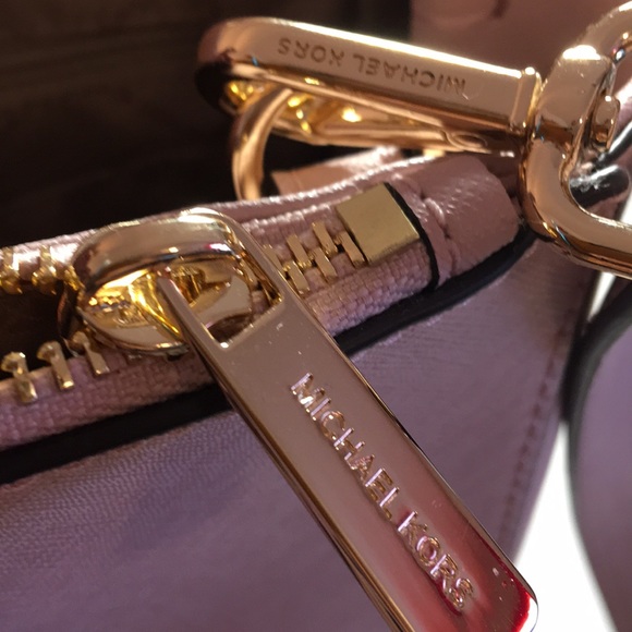 Authentic Michael kors MED KELLEN BLOSSOM- - Picture 4 of 8